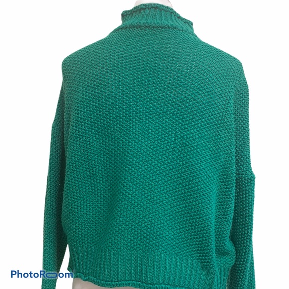 Knitted High Neck Cropped Sweater - Picture 5 of 7